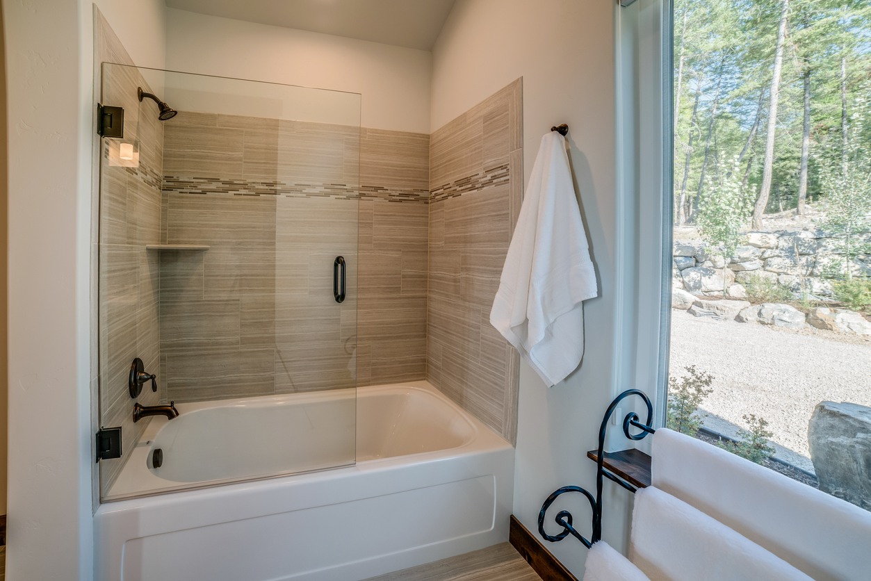 Shower & Tub Repair in Saverton